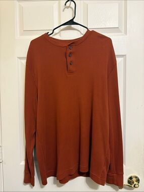 Saddlebred Long Sleeve Henley in Rust Brown